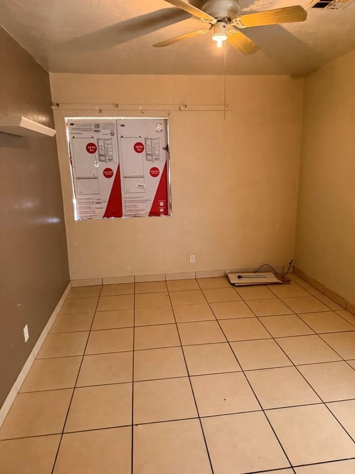 903 W 21st St - Photo 6 of 11