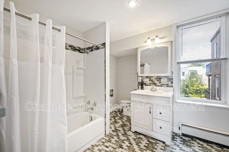 929 N 6th St #2 - Photo 5 of 16