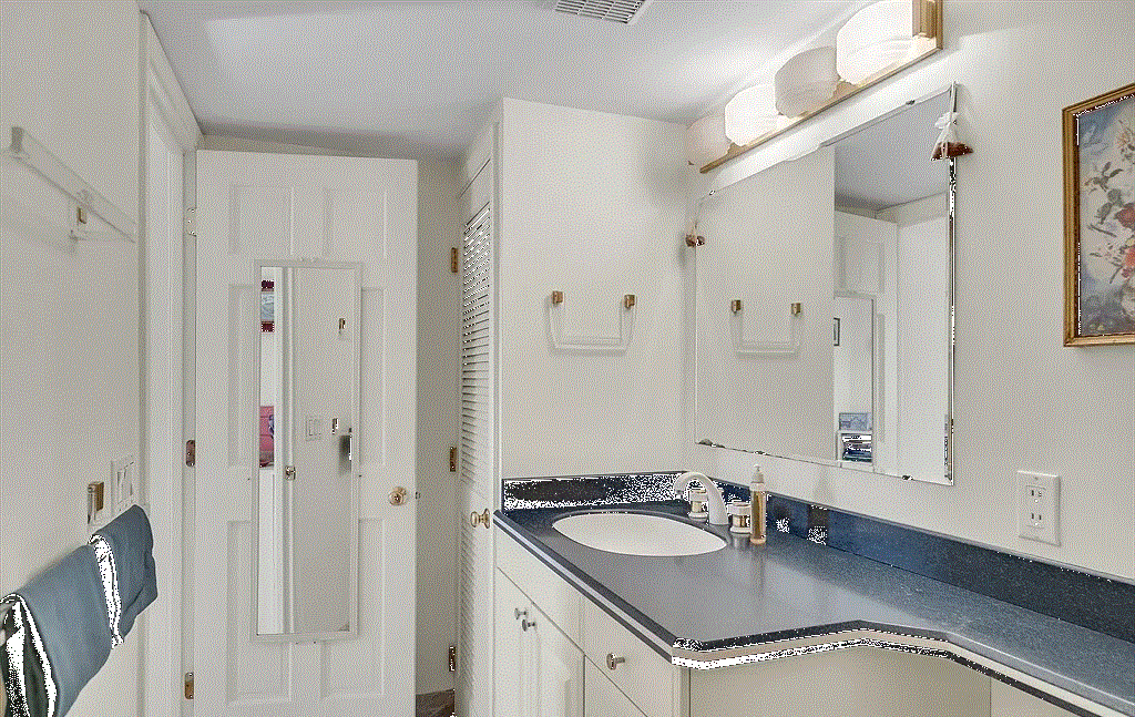 1731 Beacon St - Photo 2 of 8