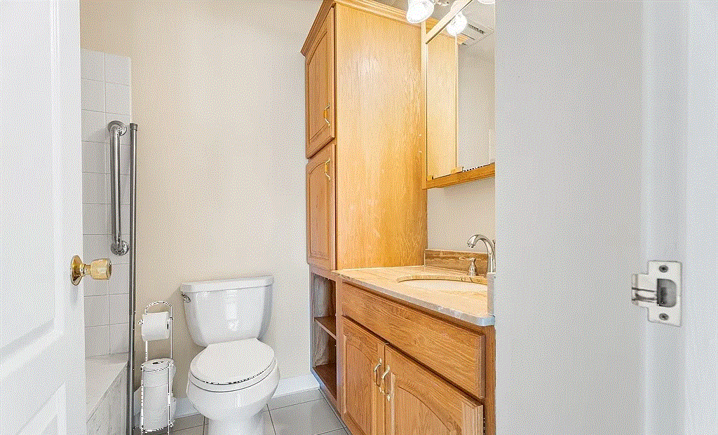 100 Marina Dr - Photo 2 of 9