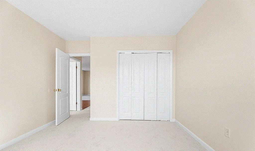 100 Marina Dr - Photo 4 of 9