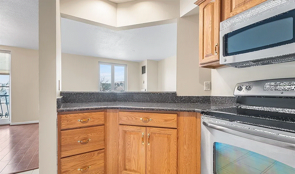 100 Marina Dr - Photo 7 of 9