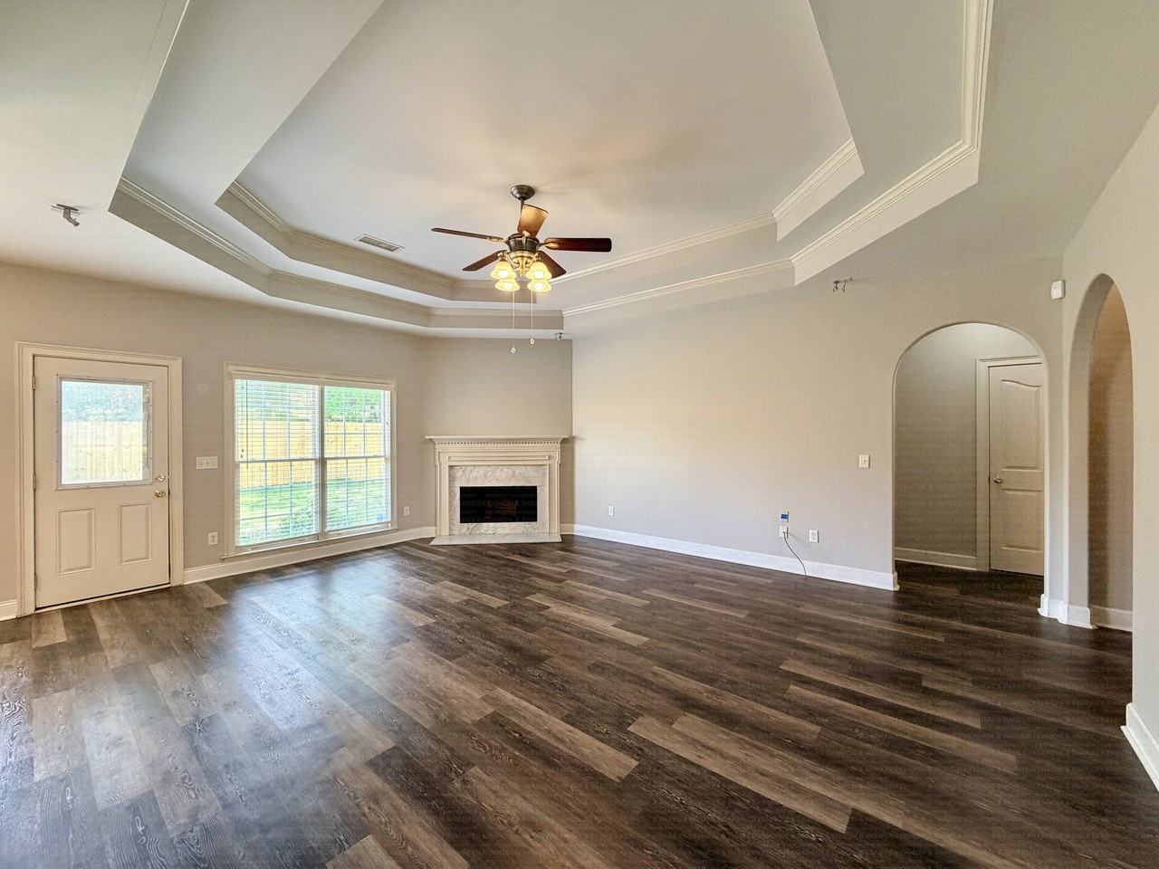 5004 Hunter Ln - Photo 3 of 21