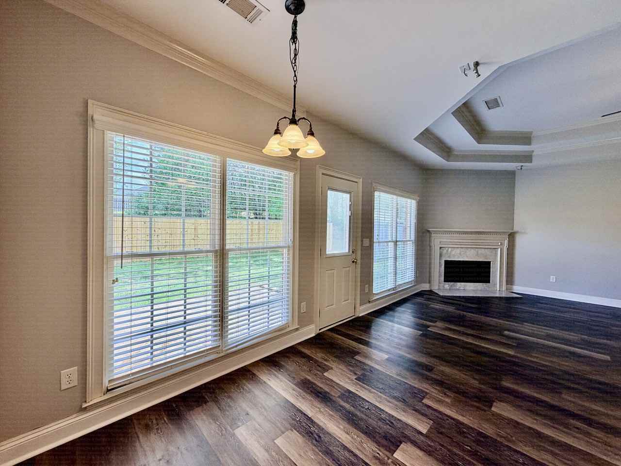 5004 Hunter Ln - Photo 4 of 21