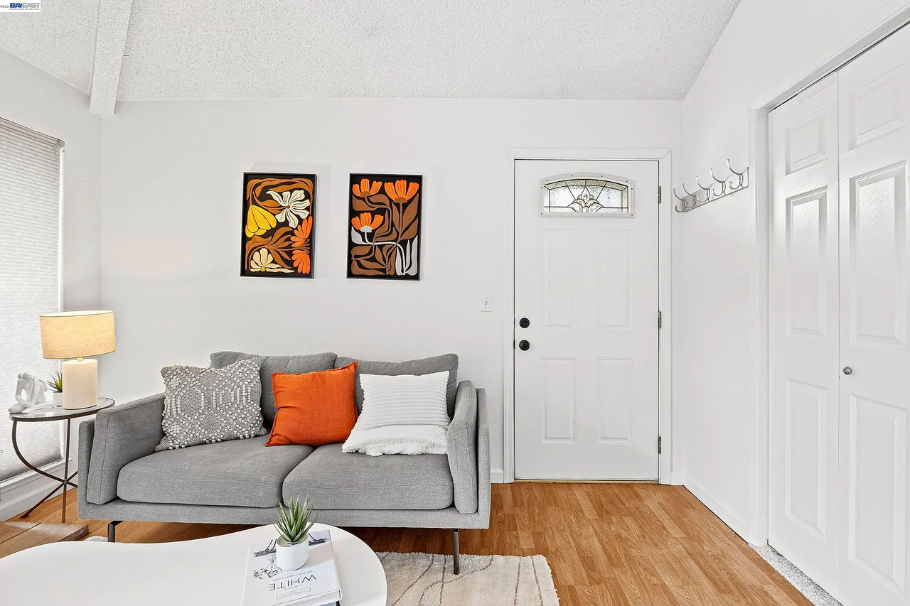 5536 Makati Cir - Photo 2 of 31