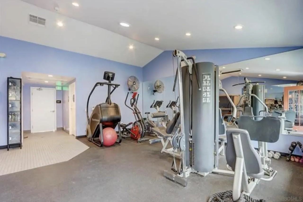 5536 Makati Cir - Photo 3 of 31