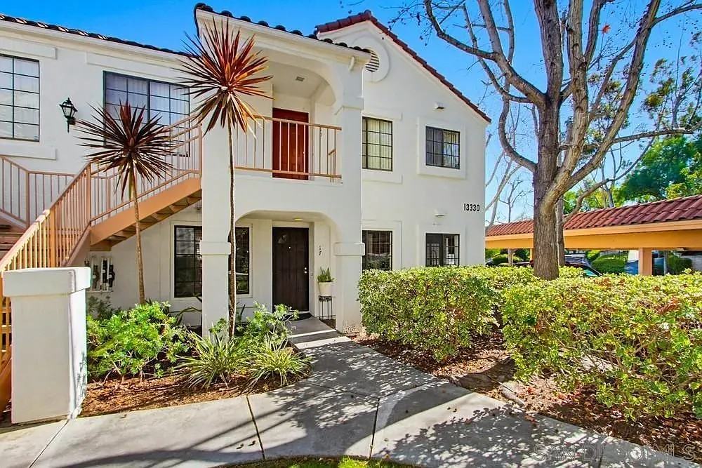 5536 Makati Cir - Photo 4 of 31