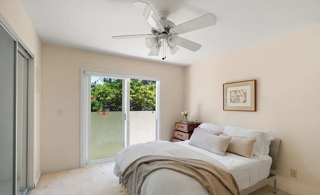 848 Pacific St #2 - Photo 5 of 17