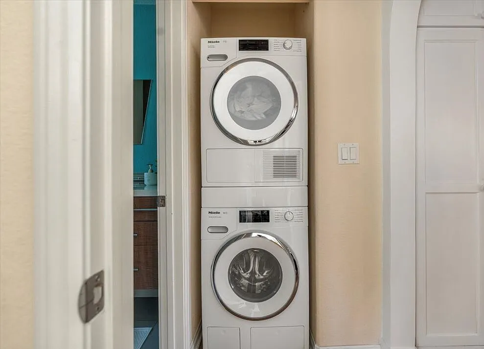 848 Pacific St #2 - Photo 6 of 17