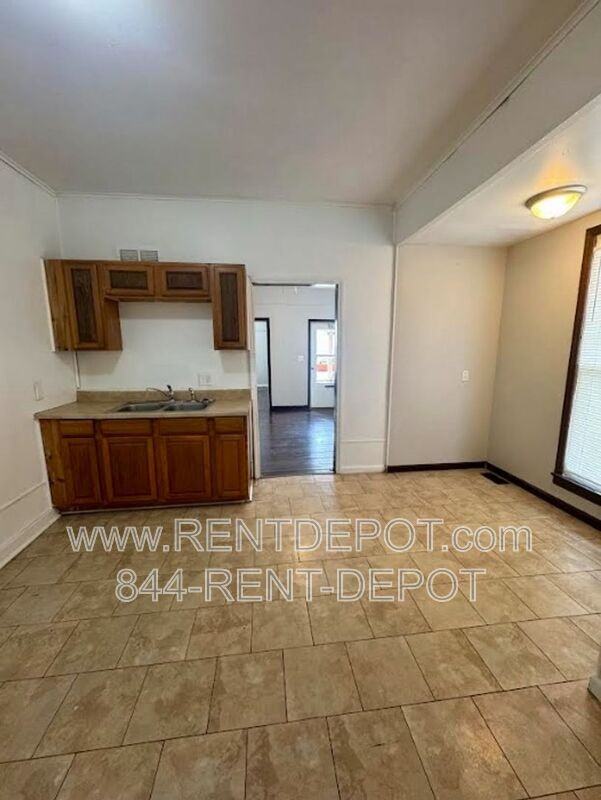 1312 Olive St - Photo 6 of 10