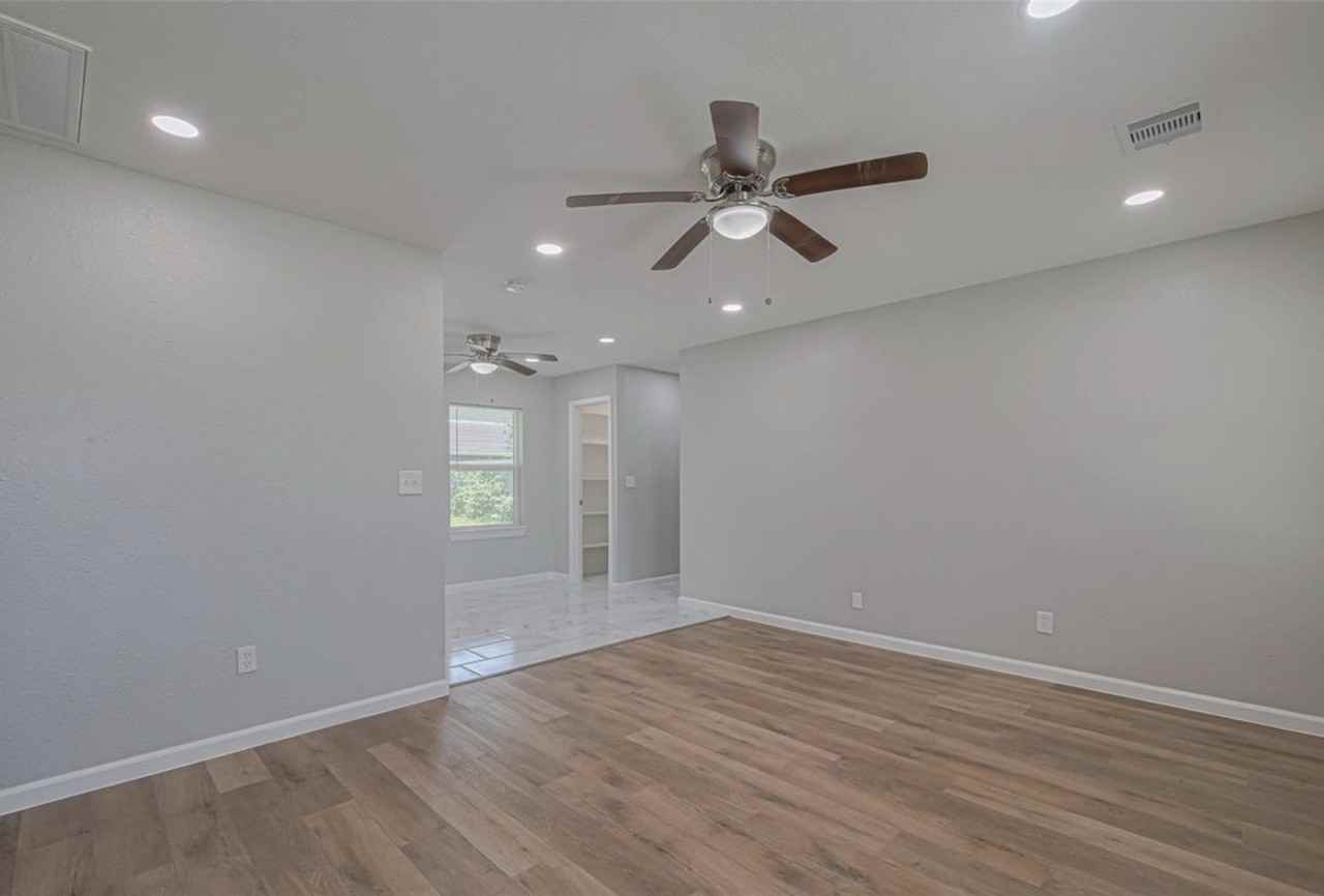 12210 Palmbeach St #NA - Photo 3 of 19