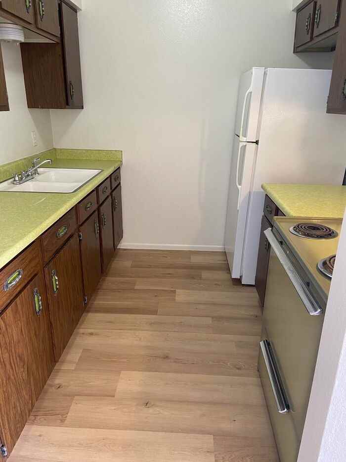 239 W Limberlost Dr - Photo 4 of 10