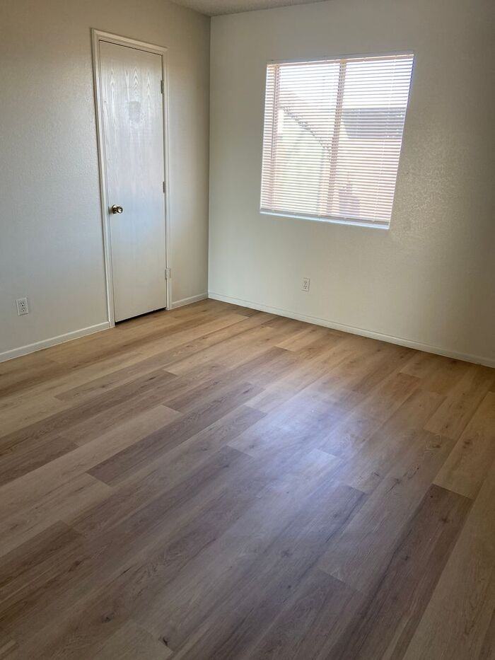 239 W Limberlost Dr - Photo 6 of 10