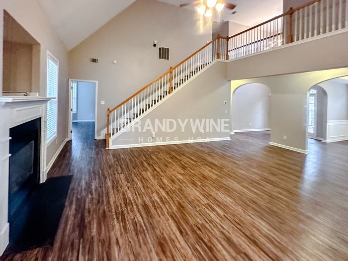 527 Greyhawk Way - Photo 4 of 30