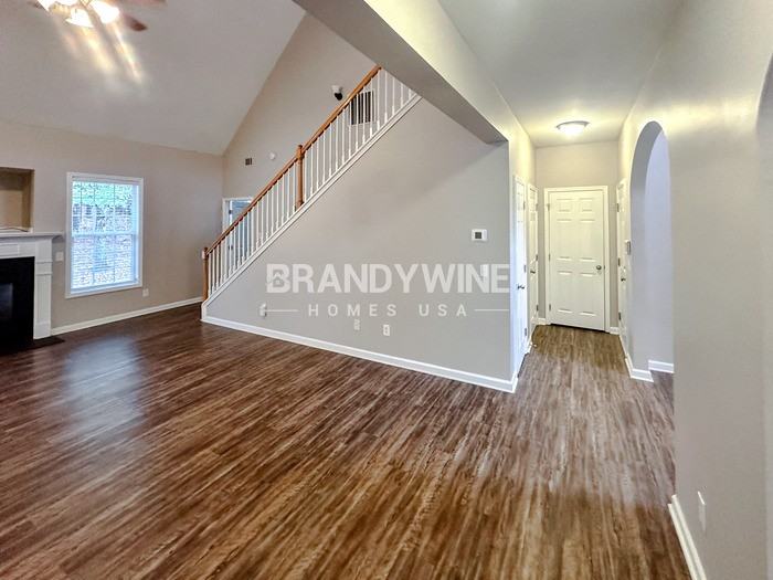 527 Greyhawk Way - Photo 5 of 30