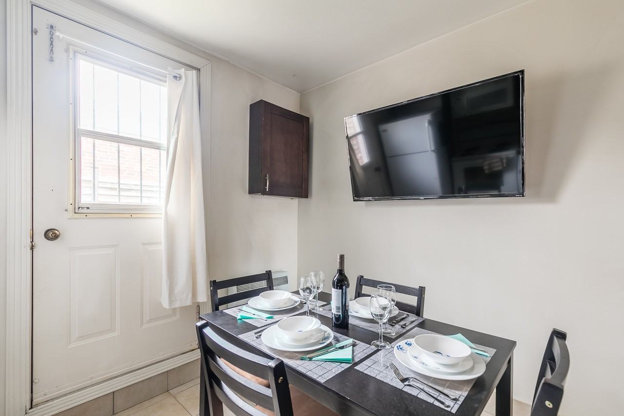 57 Duluth Ave W - Photo 7 of 22