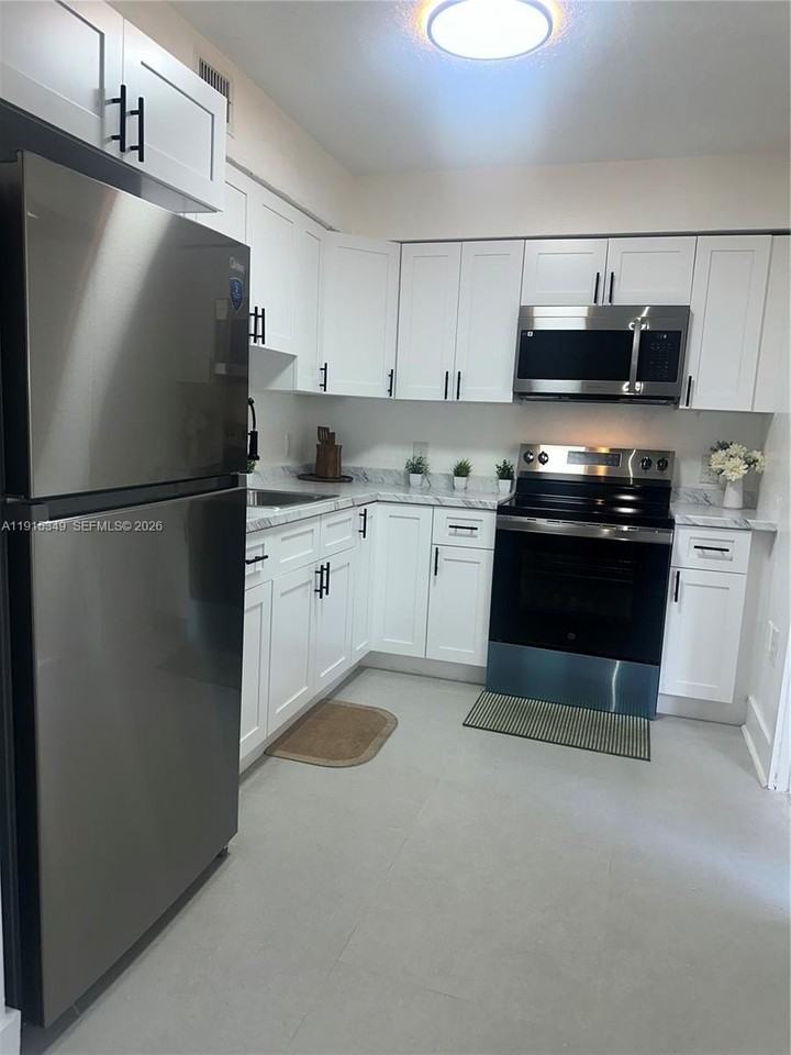 500 Nw 24th Ave #27 - Photo 2 of 10