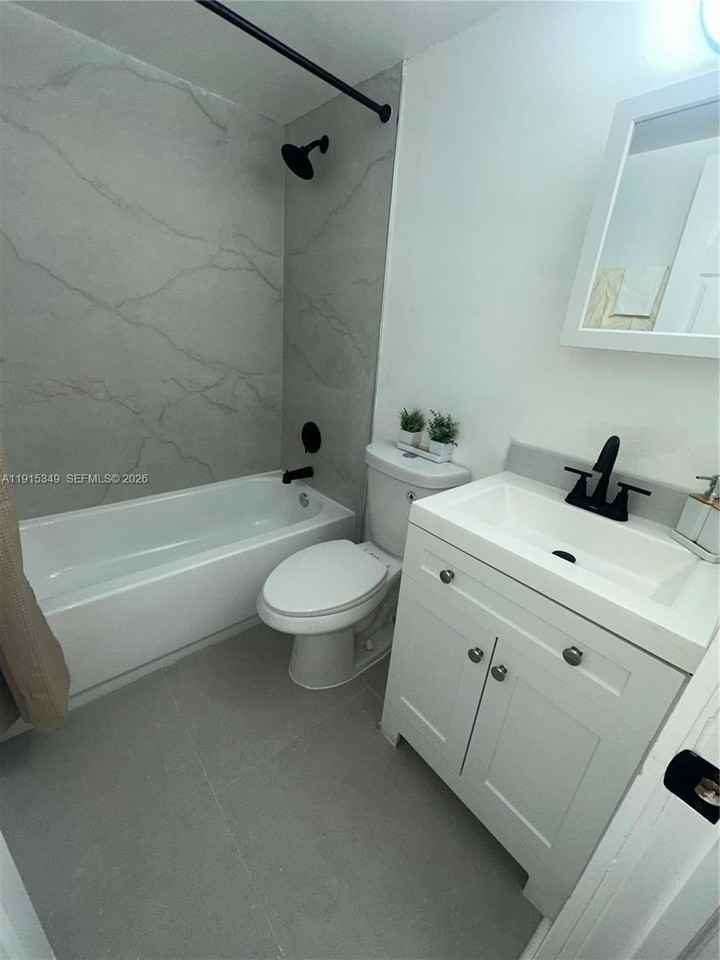 500 Nw 24th Ave #27 - Photo 3 of 10