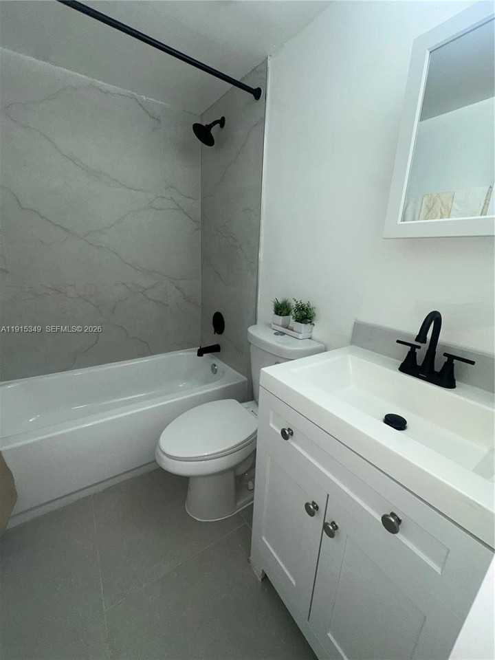 500 Nw 24th Ave #27 - Photo 4 of 10