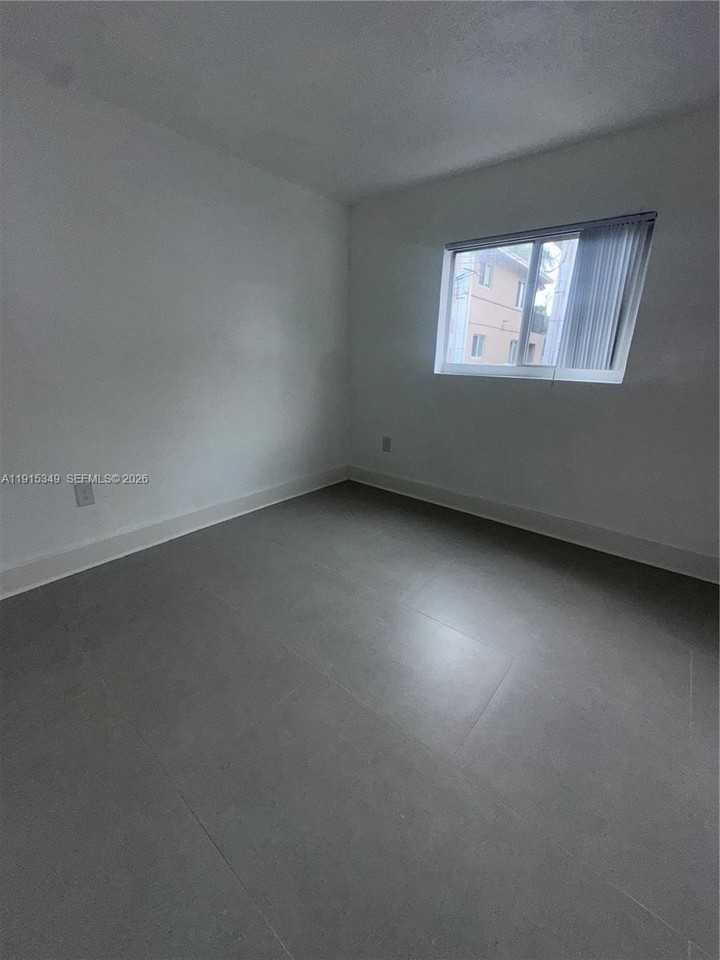 500 Nw 24th Ave #27 - Photo 7 of 10