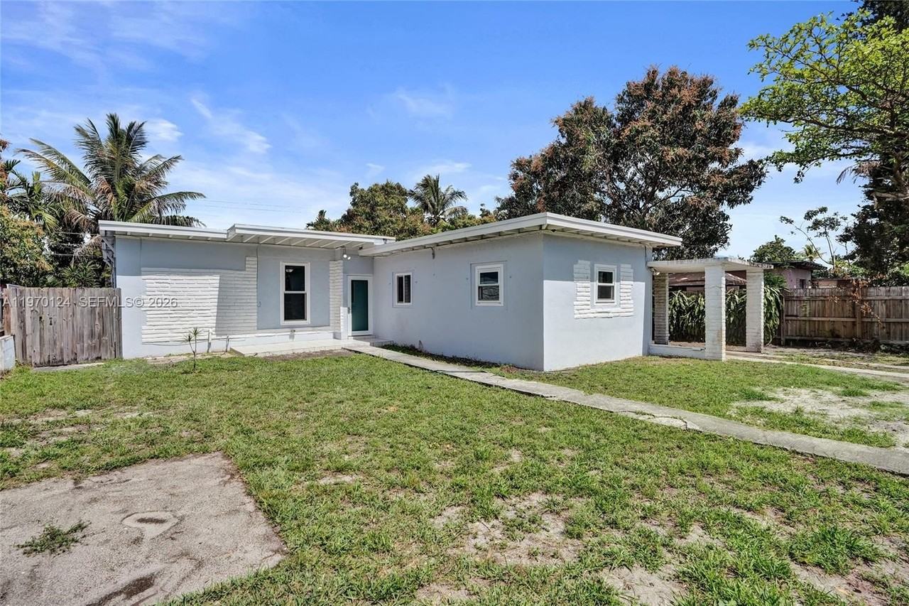 335 Nw 109th St - Photo 2 of 39