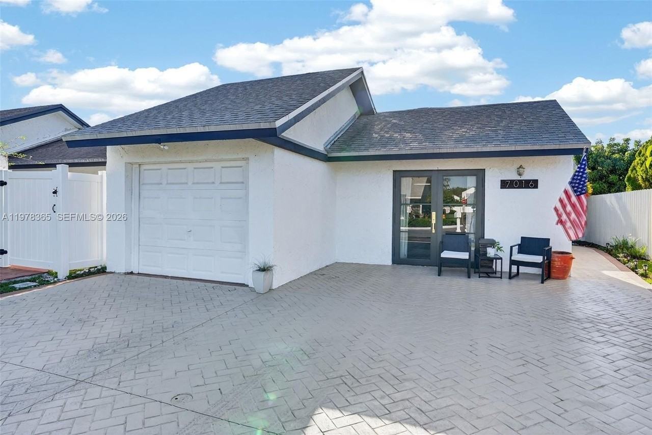 7016 Sw 103rd Pl - Photo 2 of 21