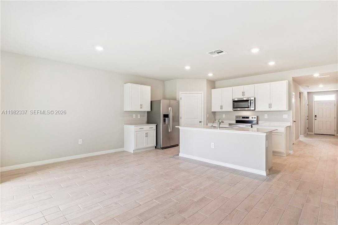 5215 Butte St - Photo 5 of 15