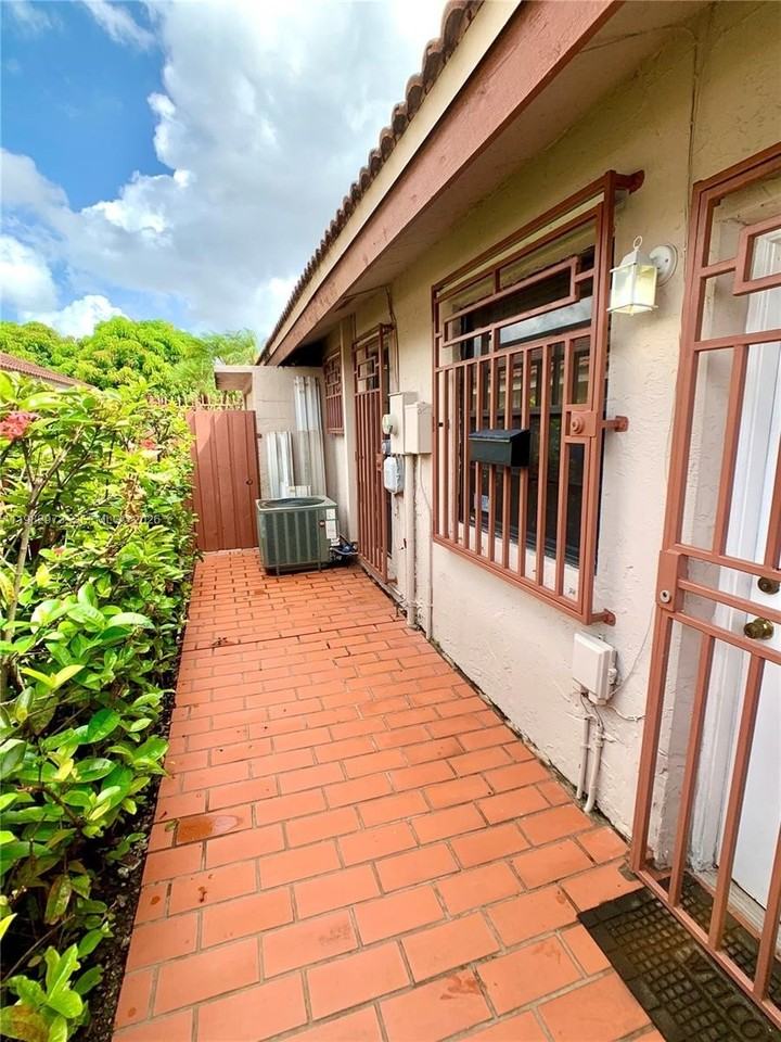 15529 Sw 69th Ter #SIDE - Photo 2 of 16