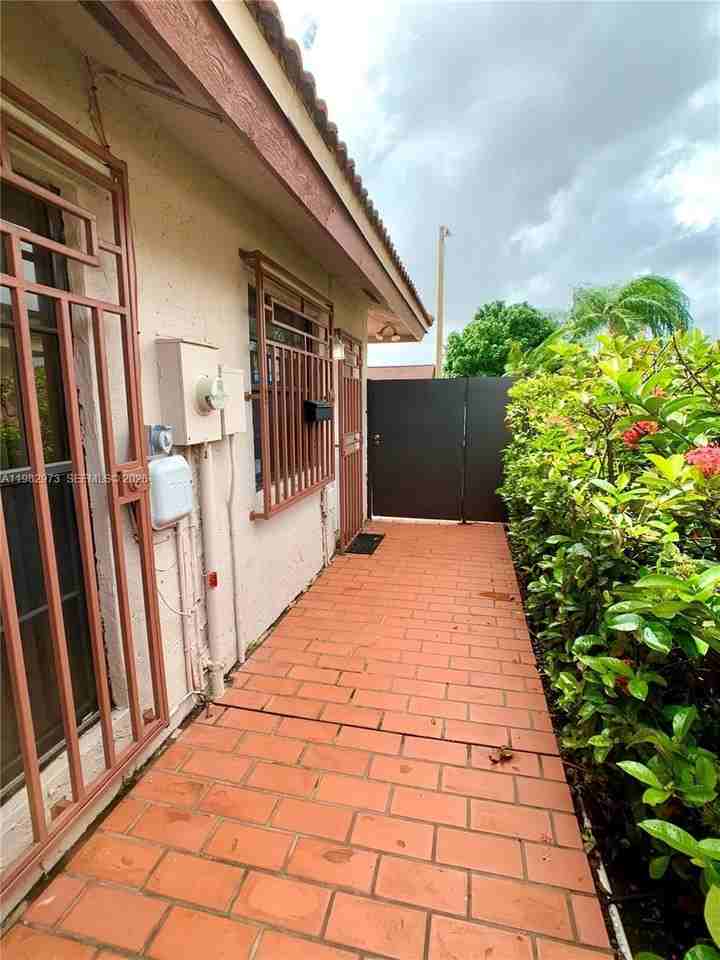 15529 Sw 69th Ter #SIDE - Photo 3 of 16