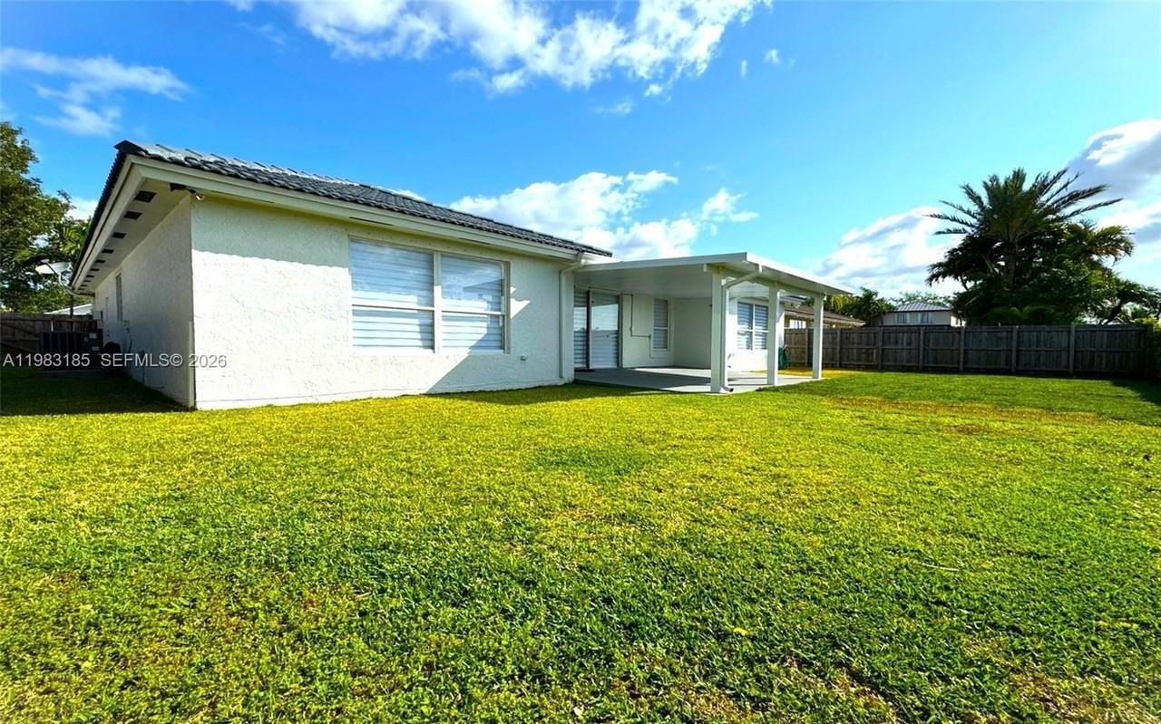 15840 Sw 151st Ter - Photo 2 of 22