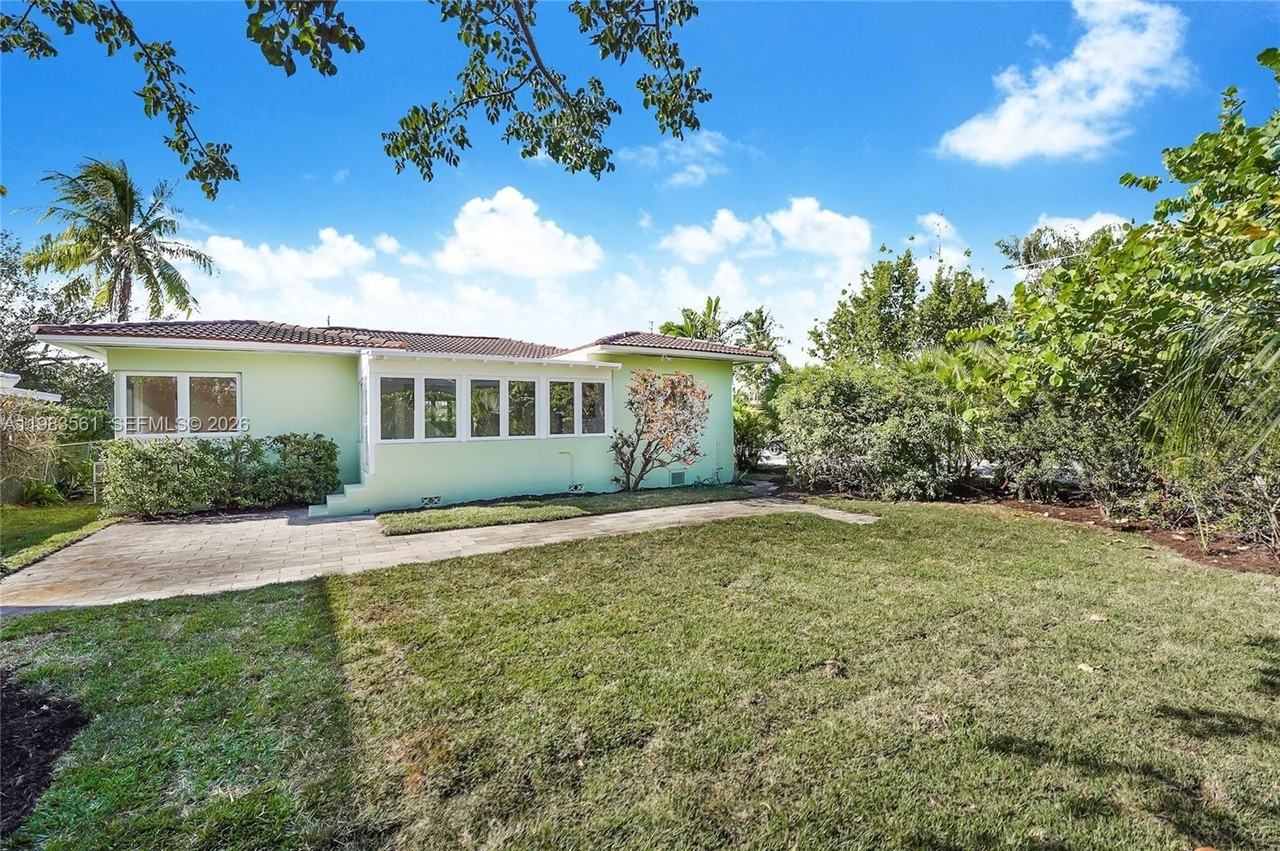 8975 Froude Ave - Photo 2 of 18