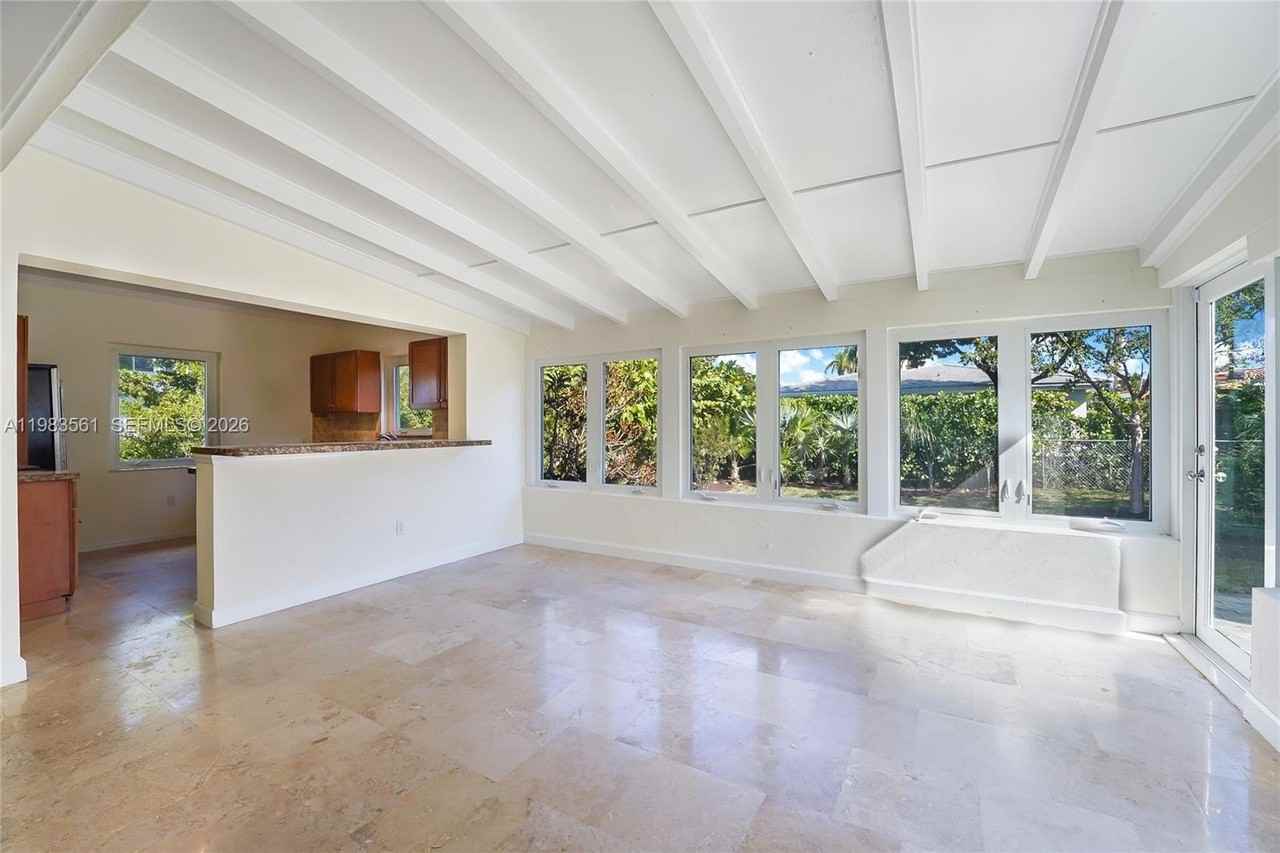 8975 Froude Ave - Photo 4 of 18