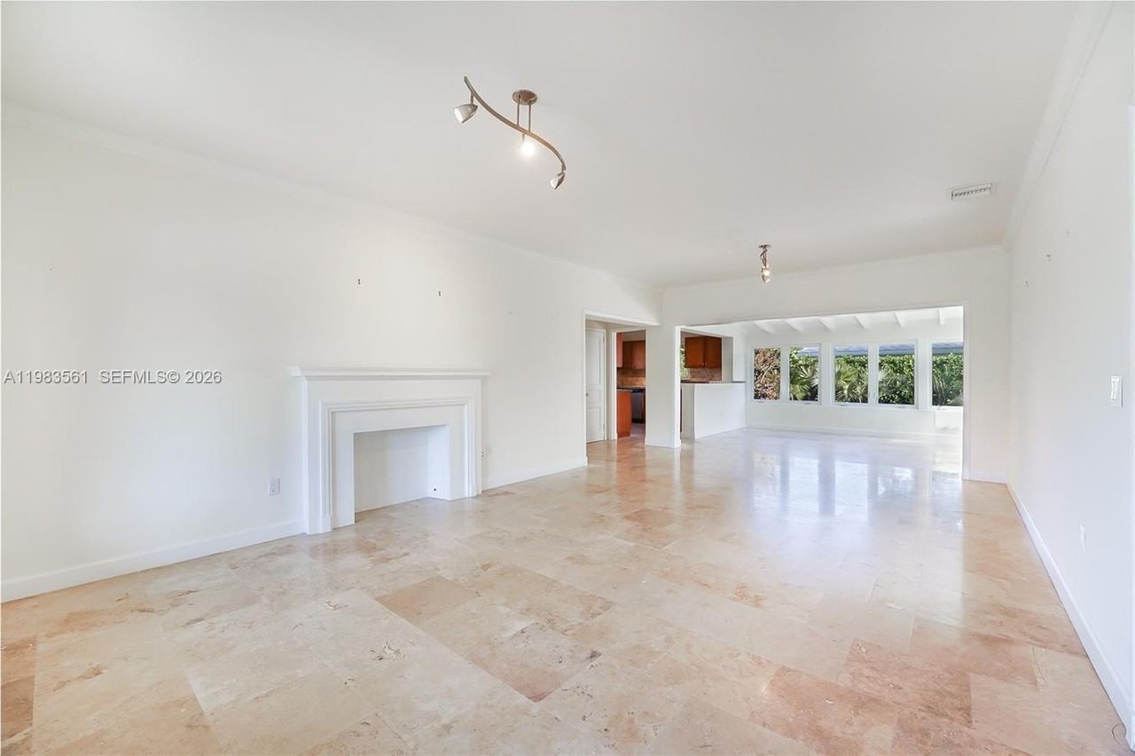 8975 Froude Ave - Photo 5 of 18