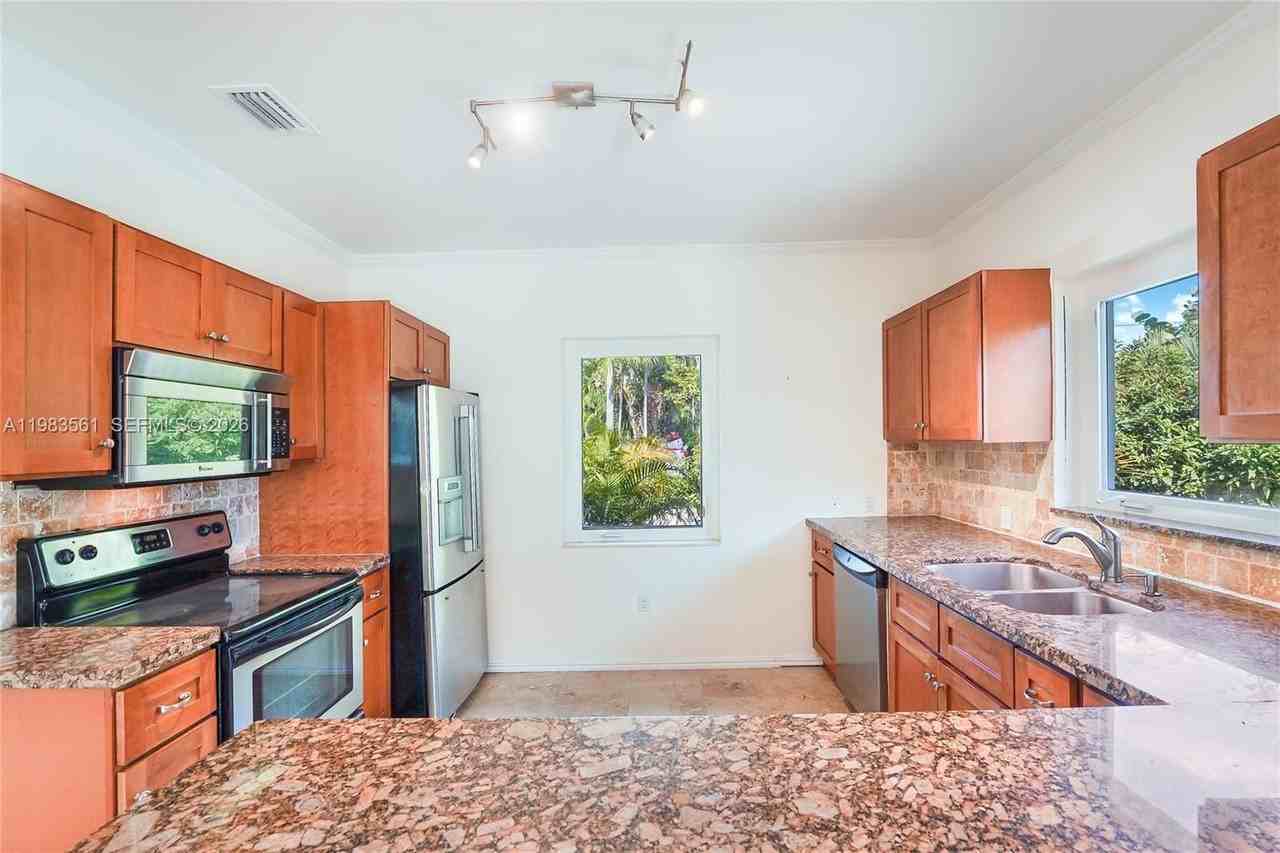 8975 Froude Ave - Photo 7 of 18