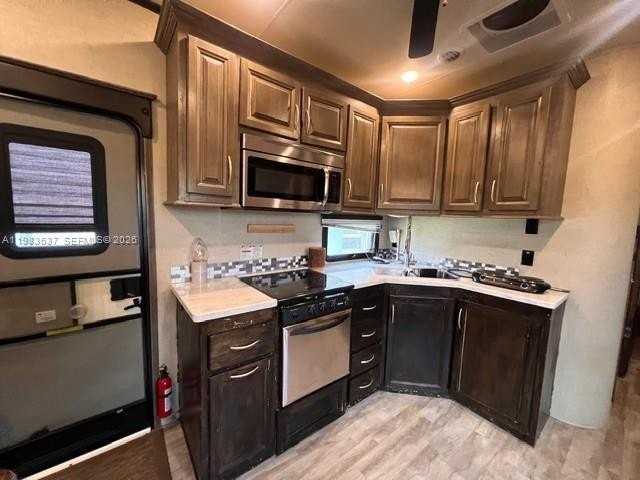 849 Nw 12th St #3 - Photo 3 of 8