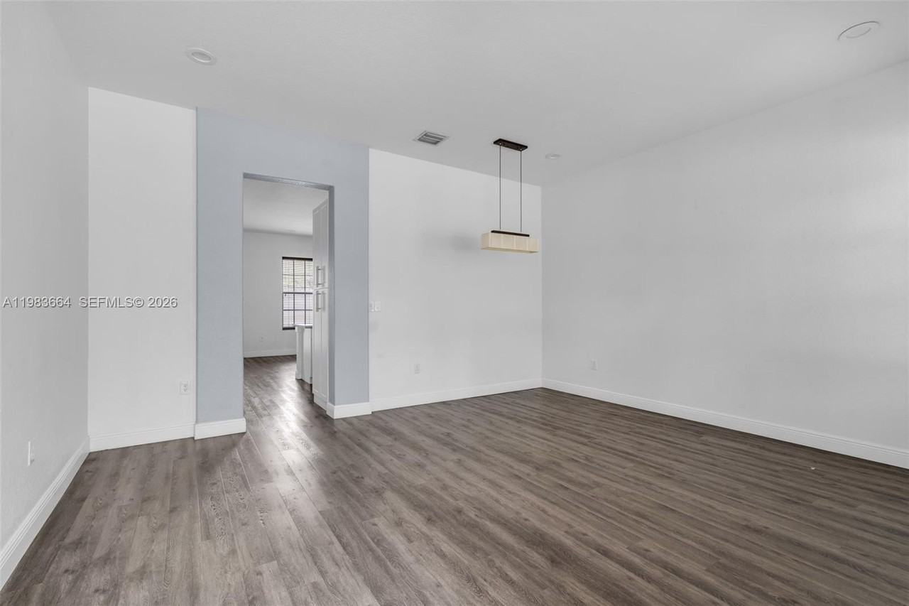 624 Sw 147th Ave #624 - Photo 4 of 22