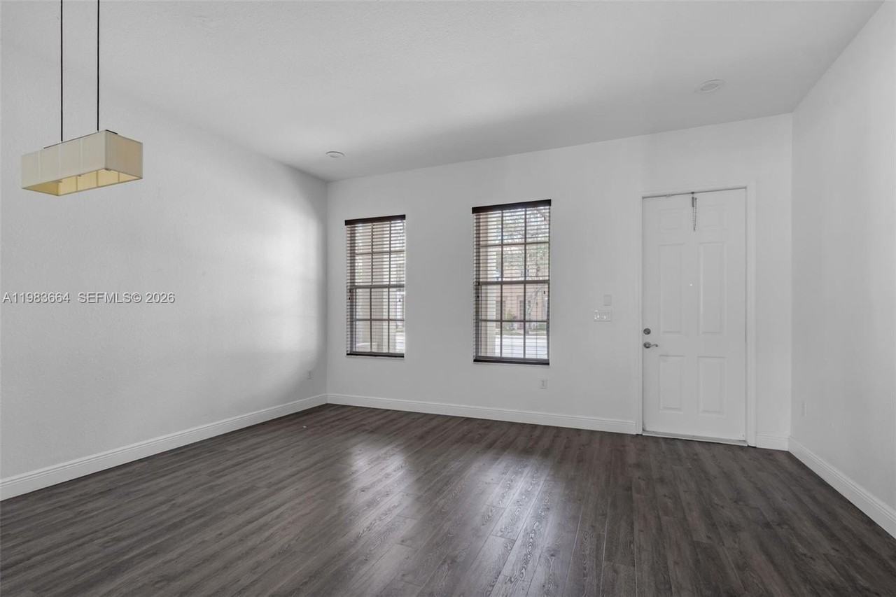 624 Sw 147th Ave #624 - Photo 5 of 22