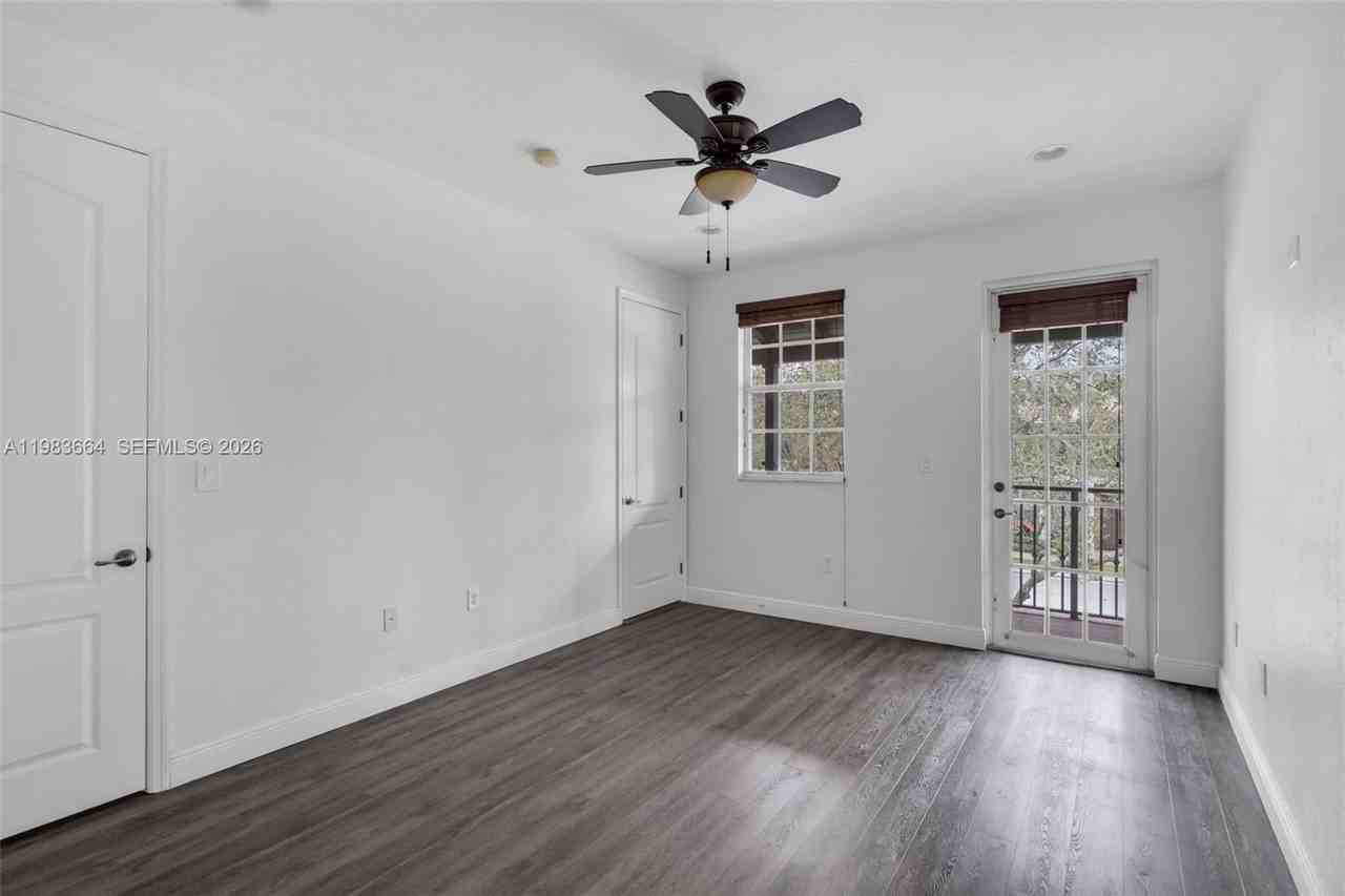 624 Sw 147th Ave #624 - Photo 7 of 22