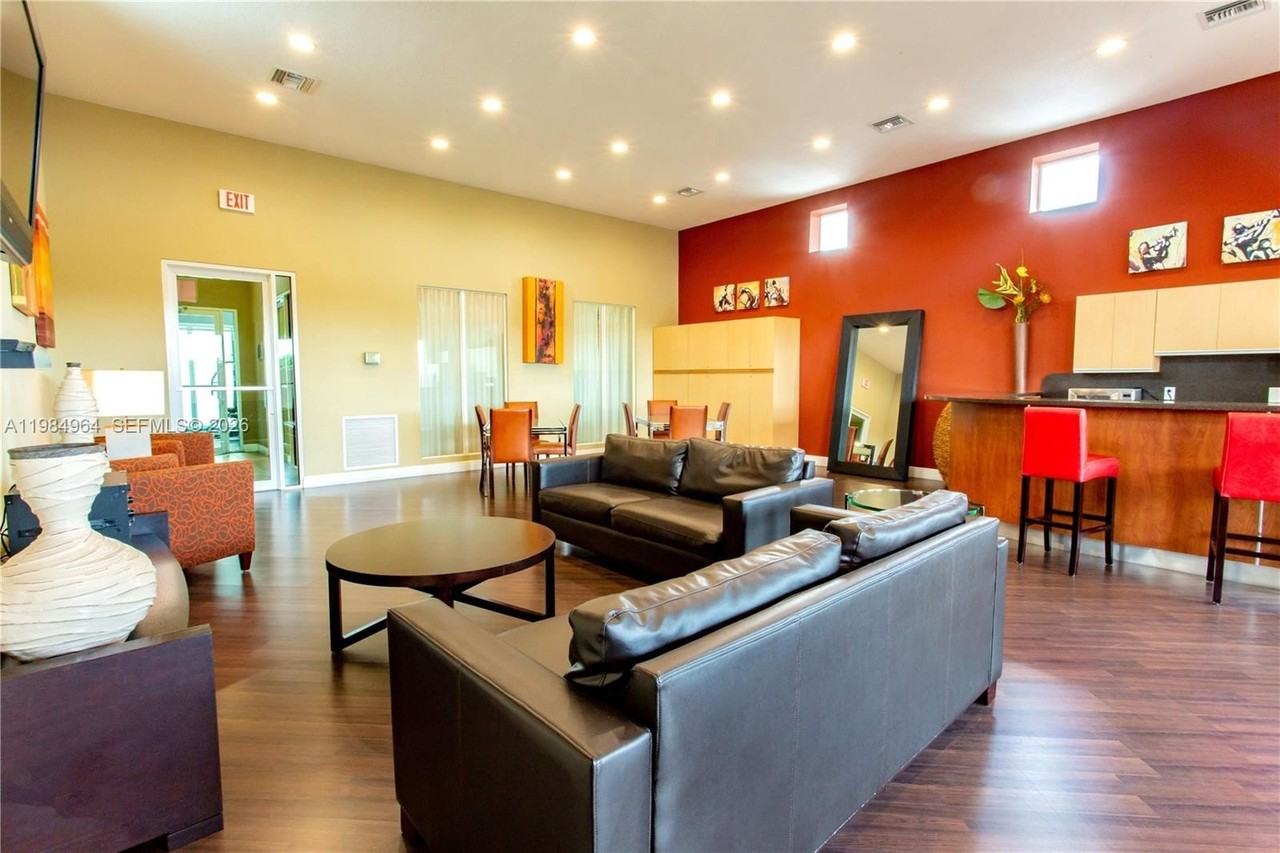 1551 Nw 36th St #409 - Photo 4 of 14