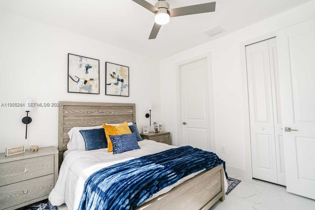 434/436 Bell #434-436 - Photo 3 of 4