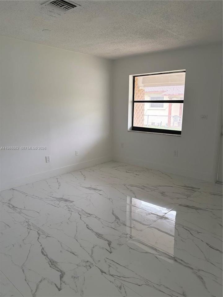 6172 Sw 44th St #1 - Photo 4 of 15