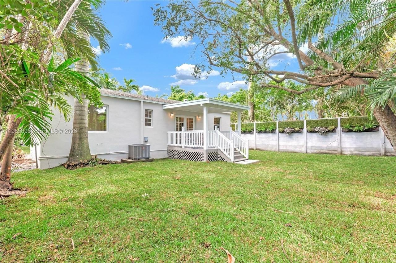 1045 Ne 84th St #0 - Photo 4 of 15