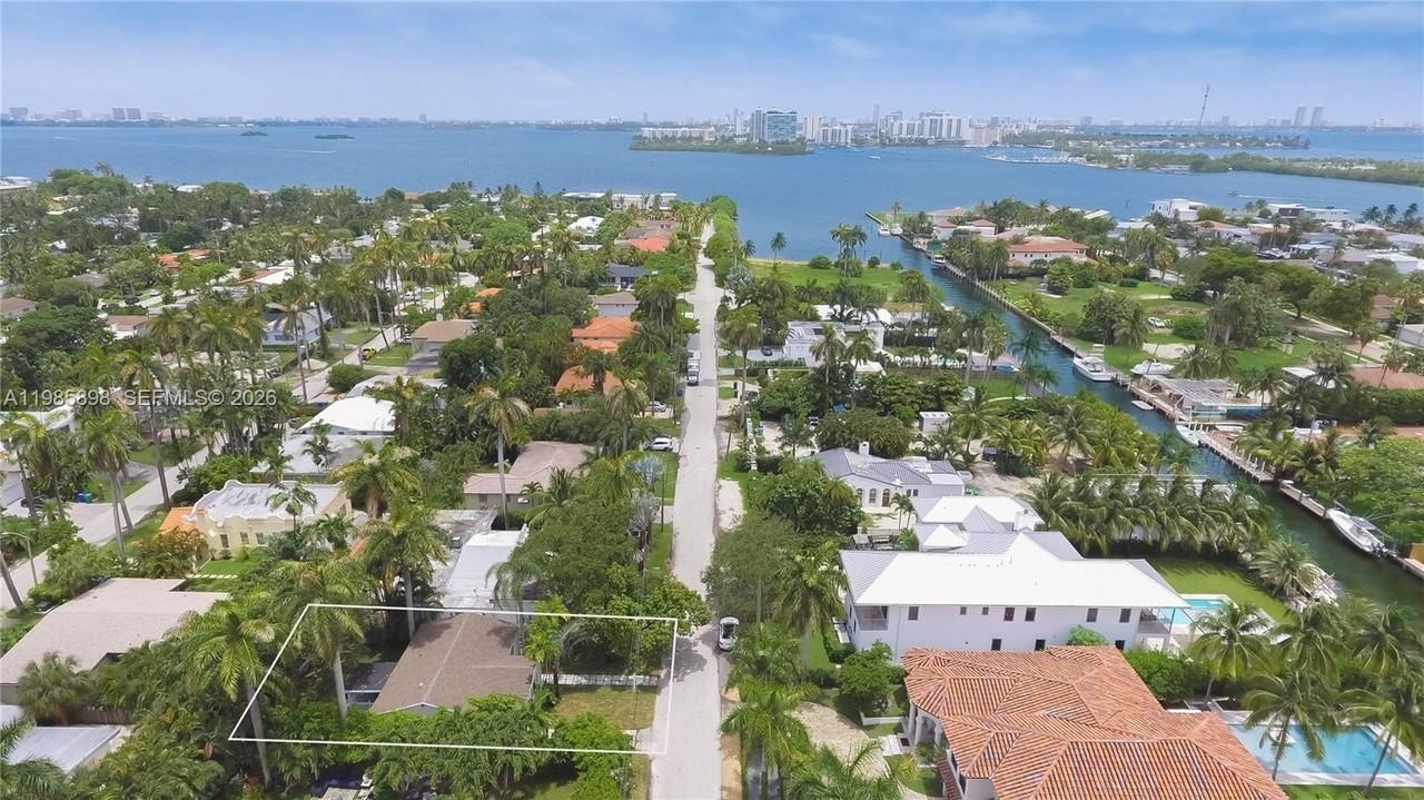 1045 Ne 84th St #0 - Photo 6 of 15