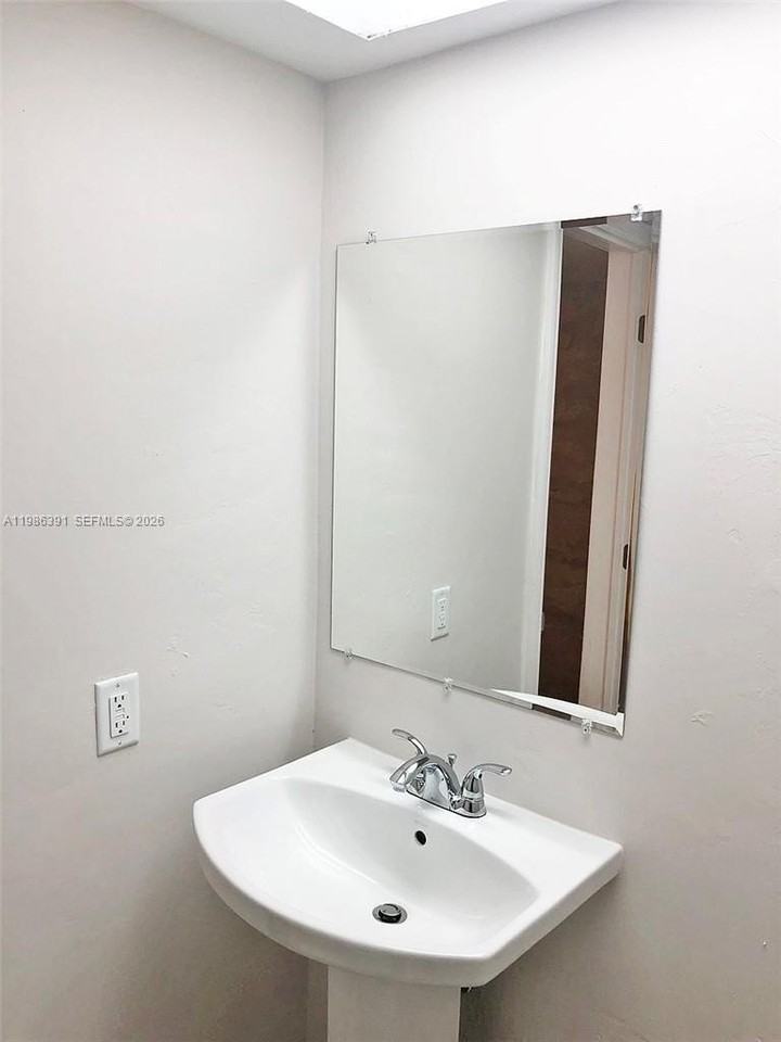 7650 Sw 10th Ct #A - Photo 7 of 19