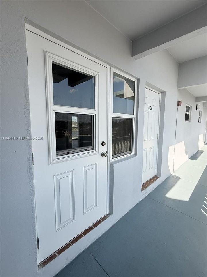 2223 Park Ln #306 - Photo 2 of 32