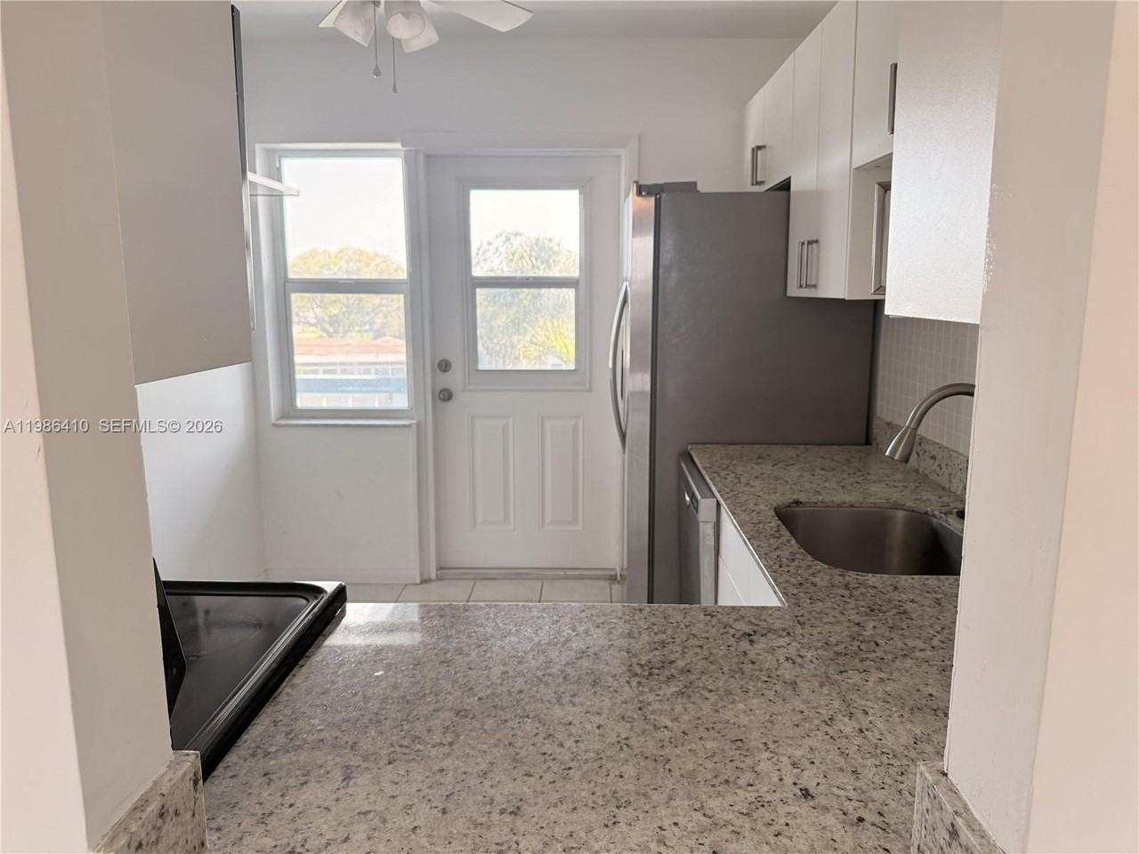 2223 Park Ln #306 - Photo 6 of 32