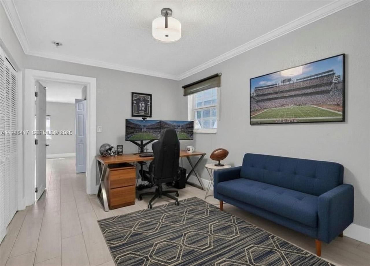 217 Se 5th St - Photo 4 of 27