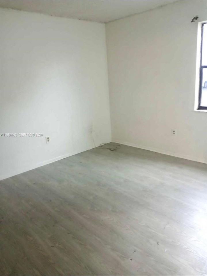 20320 Ne 3rd Ct #3 - Photo 5 of 14