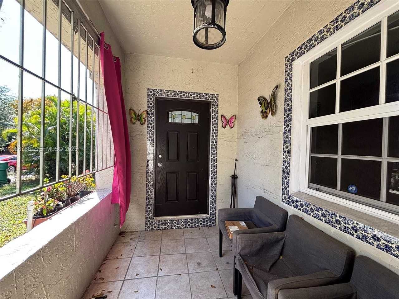 521 Nw 48th St - Photo 3 of 33