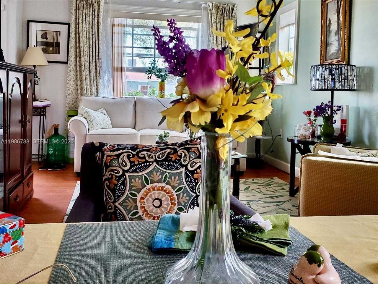 521 Nw 48th St - Photo 4 of 33